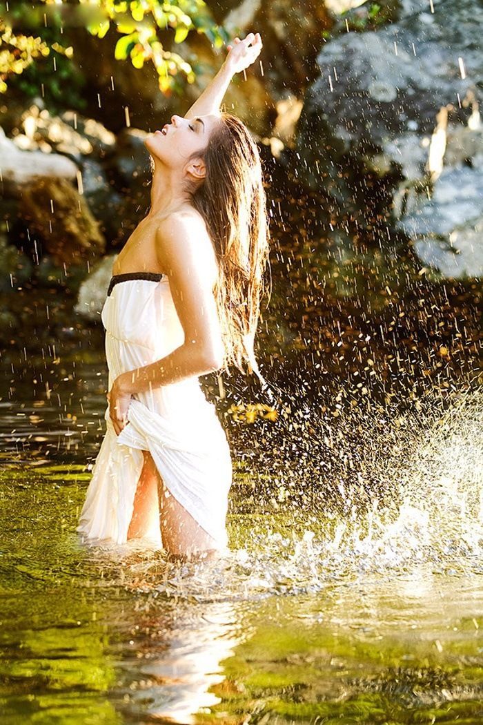 Marie Avgeropoulos in Huzhou