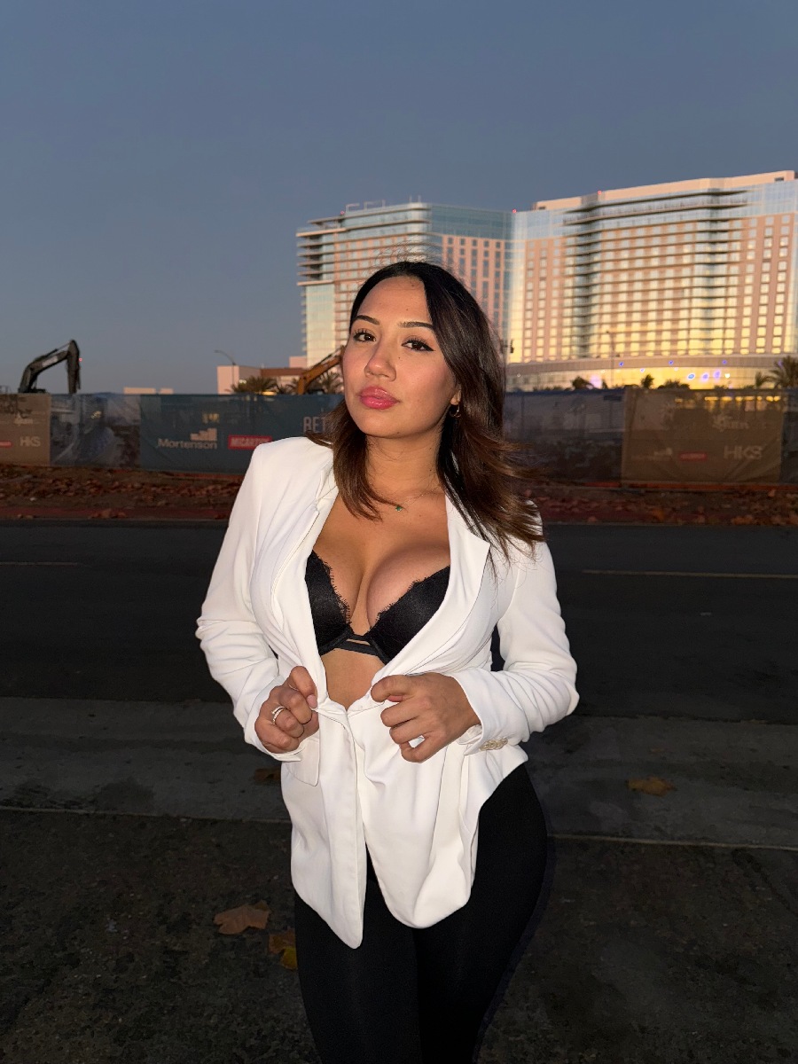 Take a pause and enjoy Ali Cruz — streaming from Huzhou