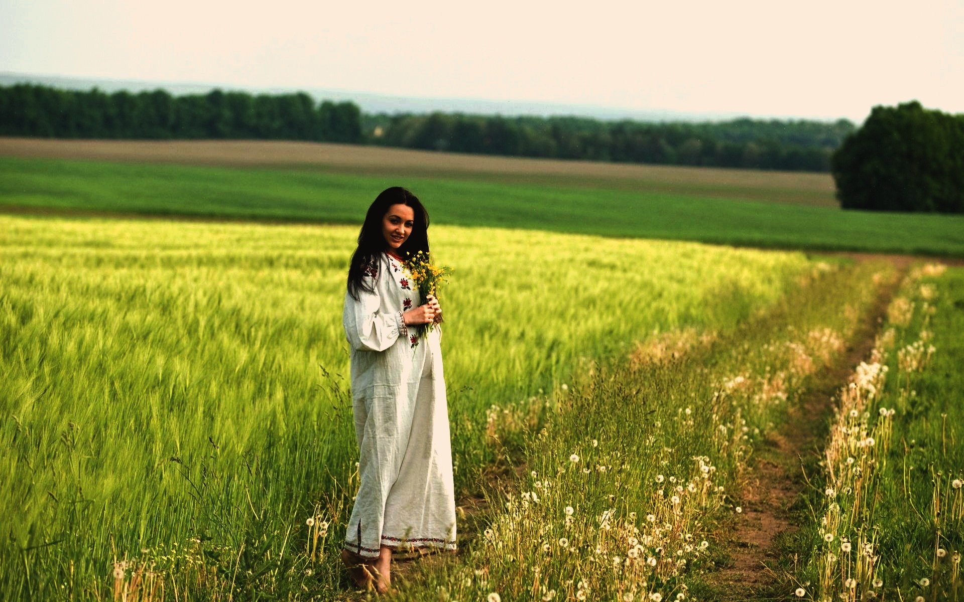 Women in Slavic costumes in Huzhou